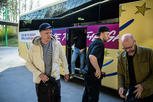 Jakob Silfverberg, Alexander Nylander and goaltender coach