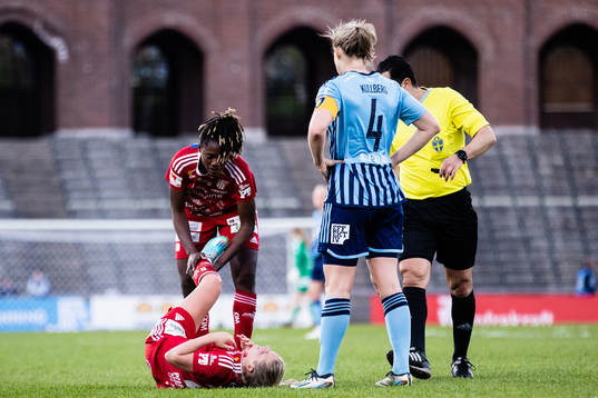 Piteås Ronja Andersson har ont bredvid Anam Imo och
