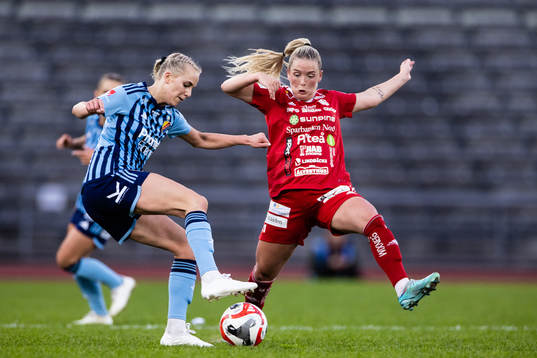 Djurgårdens Sara Lilja Vidlund och Piteås Ronja Andersson