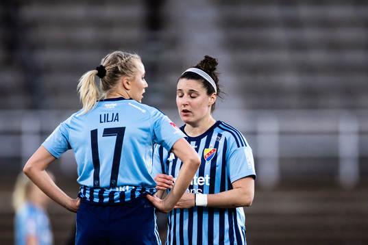 Djurgårdens Sara Lilja Vidlund och Hayley Dowd deppar