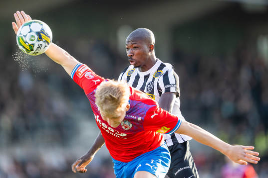 Helsingborgs Casper Widell och Landskronas Ousmane Diawara