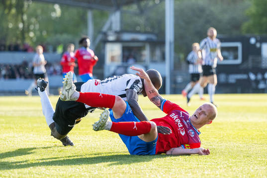 Helsingborgs Philip Rejnhold och Landskronas Ousmane Diawara