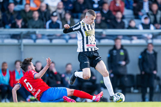 Helsingborgs Frederik Holst och Landskronas Robin Dzabic