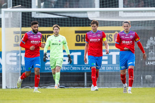 Helsingborgs Amin Al-Hamawi, målvakt Kalle Joelsson och
