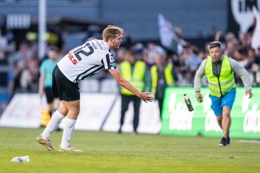 Landskronas Melker Jonsson kastar bort ett inkastat