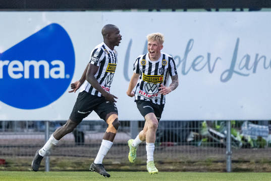 Landskronas Ousmane Diawara och Melker Widell jublar