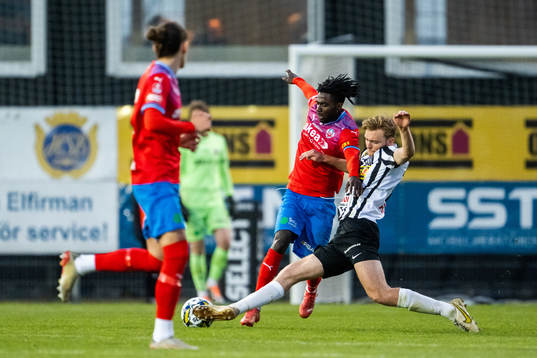 Helsingborgs Benjamin Acquah och Landskronas Melker Jonsson