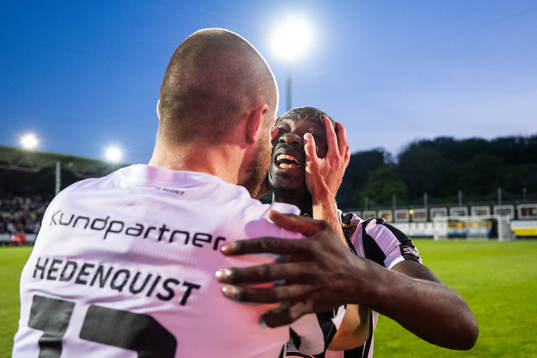 Landskronas Ousmane Diawara och Erik Hedenquist jublar