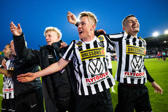 Landskronas spelare jublar