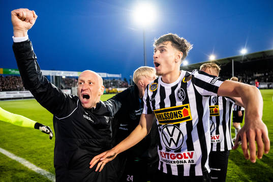 Landskronas tränare Billy Magnusson och Max Nilsson jublar