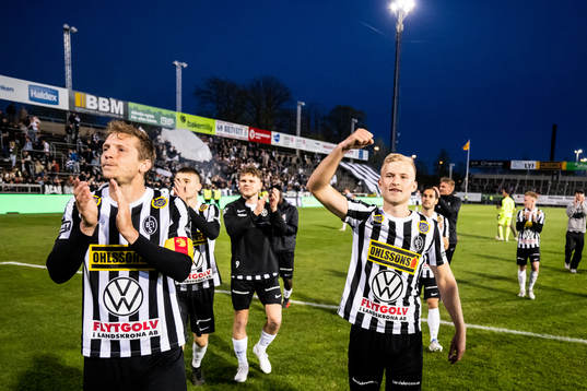 Landskronas Philip Andersson och Johan Rapp jublar