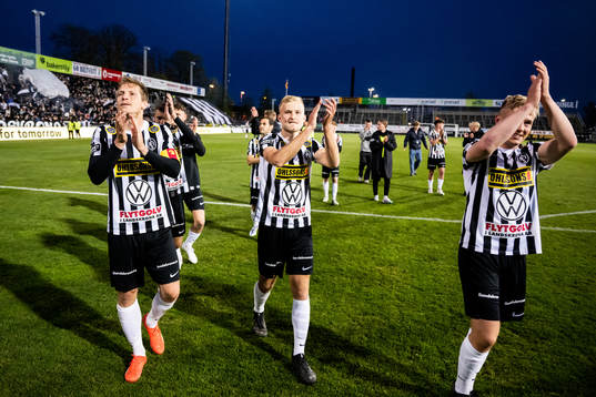 Landskronas Philip Andersson och Johan Rapp jublar