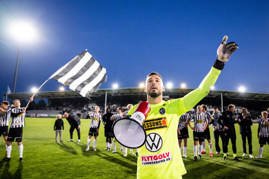 Landskronas målvakt Amr Kaddoura jublar