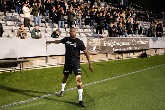 Landskronas Ousmane Diawara tackar supportrarna