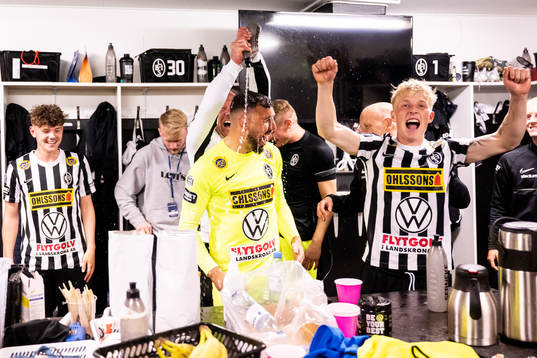 Landskronas målvakt Amr Kaddoura och Melker Widell jublar