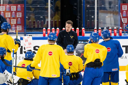 Head coach Sam Hallam of Sweden at a practice session