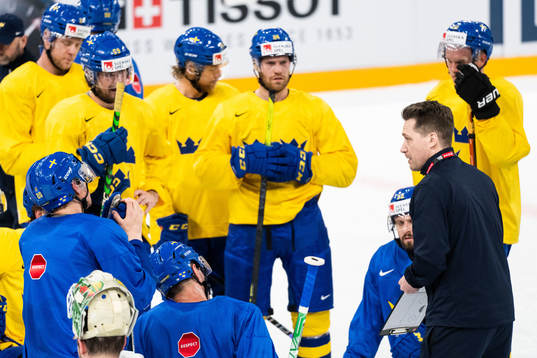 Head coach Sam Hallam of Sweden at a practice session