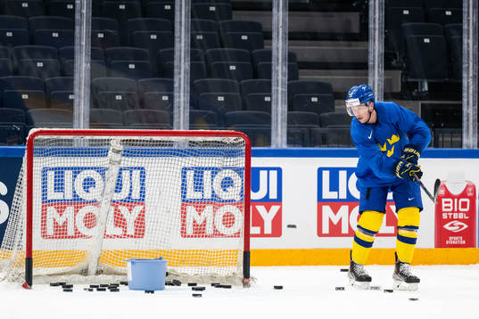 Lucas Raymond of Sweden at a practice session