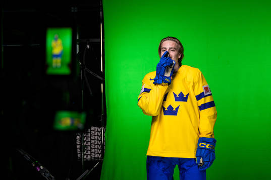 Leo Carlsson of Sweden celebrates