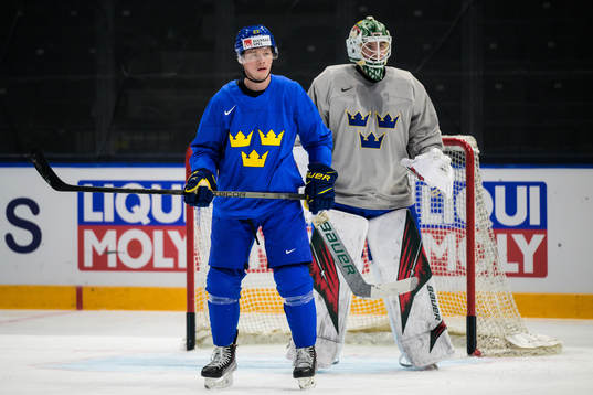 Lucas Raymond and goaltender Jesper Wallstedt of Sweden at