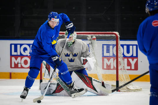 Alexander Nylander and goaltender Jesper Wallstedt of