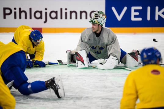 Marcus Sörensen and goaltender Jesper Wallstedt of Sweden
