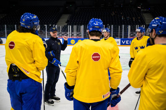 Assistant coach Nicklas Rahm, Lucas Raymond and Jakob