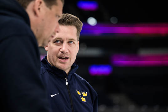 Head coach Sam Hallam of Sweden at a practice session