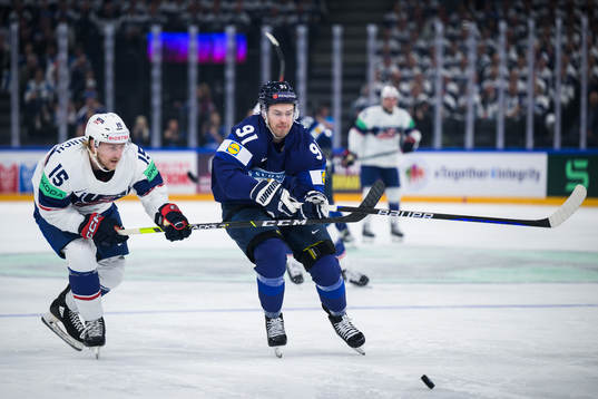 Scott Perunovich of USA and Juho Lammikko of Finland