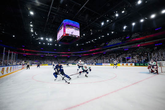Ahti Oksanen of Finland and Henry Thrun of USA