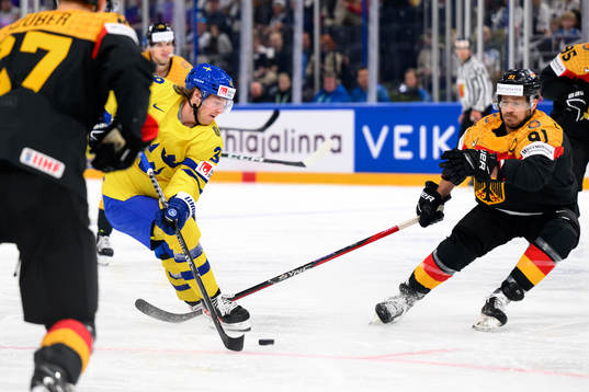 Rasmus Sandin of Sweden and Moritz Müller of Germany