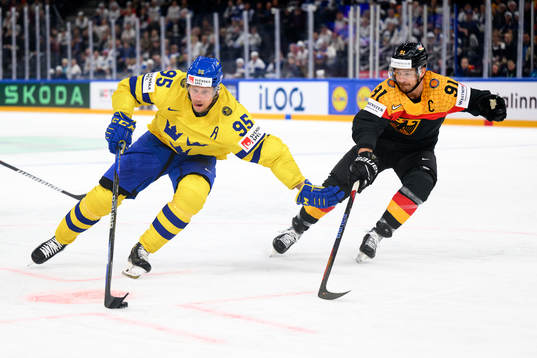 Jacob de la Rose of Sweden and Moritz Müller of Germany
