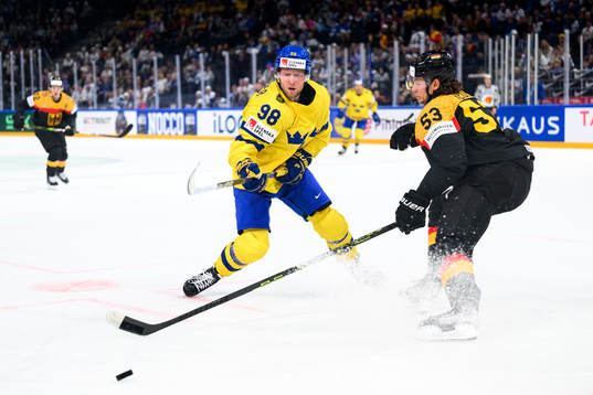 Alexander Nylander of Sweden and Moritz Seider of Germany