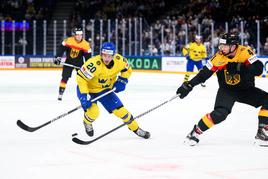 André Petersson of Sweden and Jonas Müller of Germany