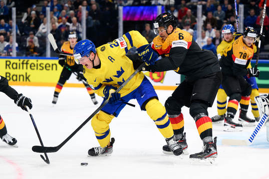 Lucas Raymond of Sweden and Kai Wissmann of Germany