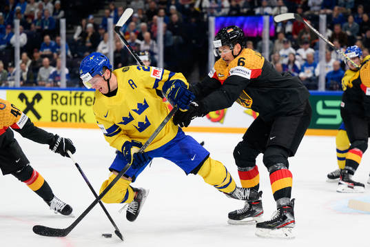 Lucas Raymond of Sweden and Kai Wissmann of Germany