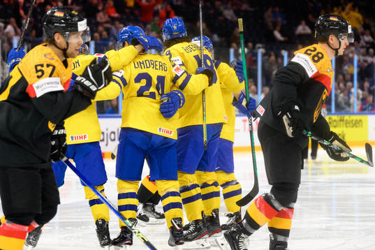 Oscar Lindberg of Sweden celebrate