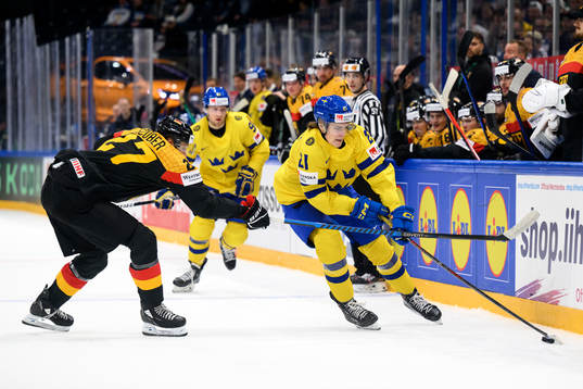 Maksymilian Szuber of Germany and Leo Carlsson of Sweden