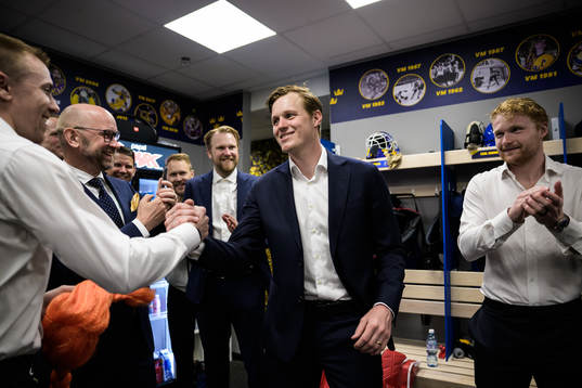 Pär Lindholm, goaltender coach Stefan Ladhe, scouting