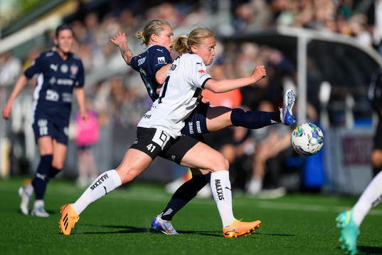 Häckens Julie Blakstad och FC Rosengårds Ria Noora