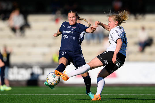 FC Rosengårds Ria Noora Minerva Öling och Häckens Julie
