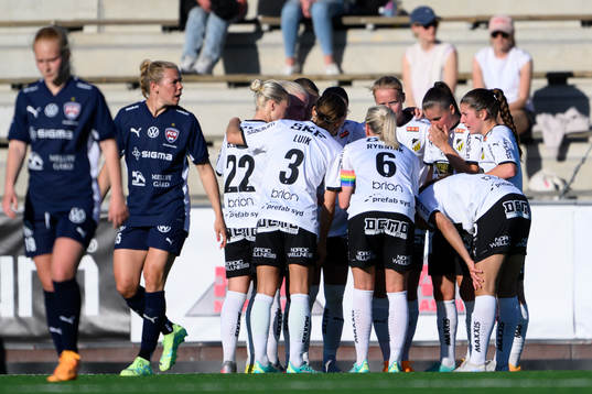 Häckens spelare jublar