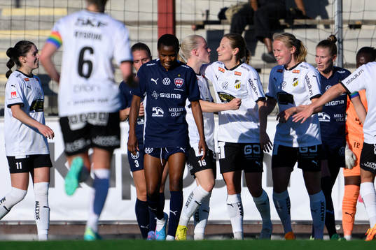 Häckens Anna Anvegård jublar