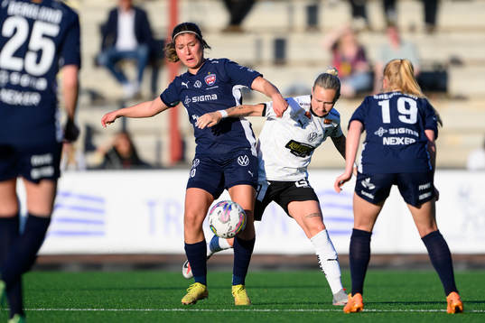 FC Rosengårds Loreta Kullashi och Häckens Marika Bergman