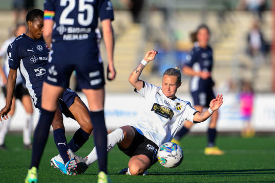 FC Rosengårds Halimatu Ibrahim Ayinde och Häckens Marika