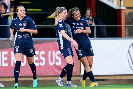 FC Rosengårds Olivia Schough jublar