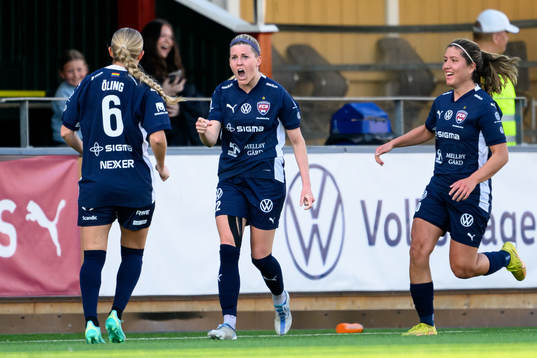 FC Rosengårds Olivia Schough jublar