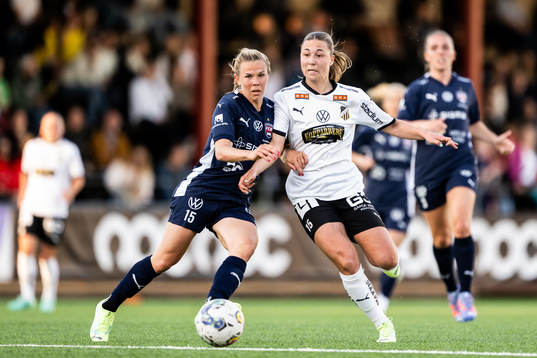 FC Rosengårds Jessica Wik och Häckens Alexandra Hellekant