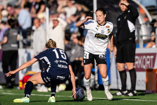 Häckens Anna Anvegård och FC Rosengårds Jessica Wik
