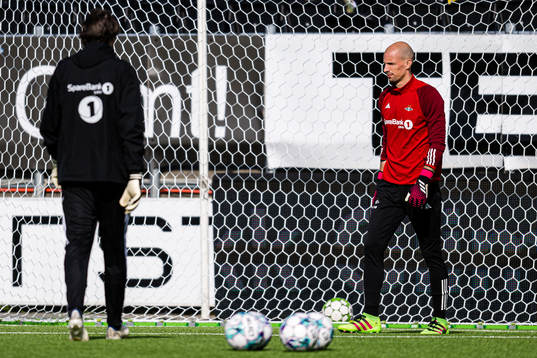 Andre Hansen of Rosenborg warms up